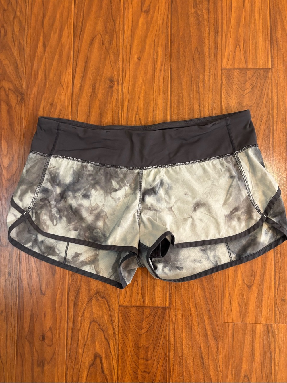 Lululemon Speed Up Shorts Gray Marble Pattern Womens 8 Athletic